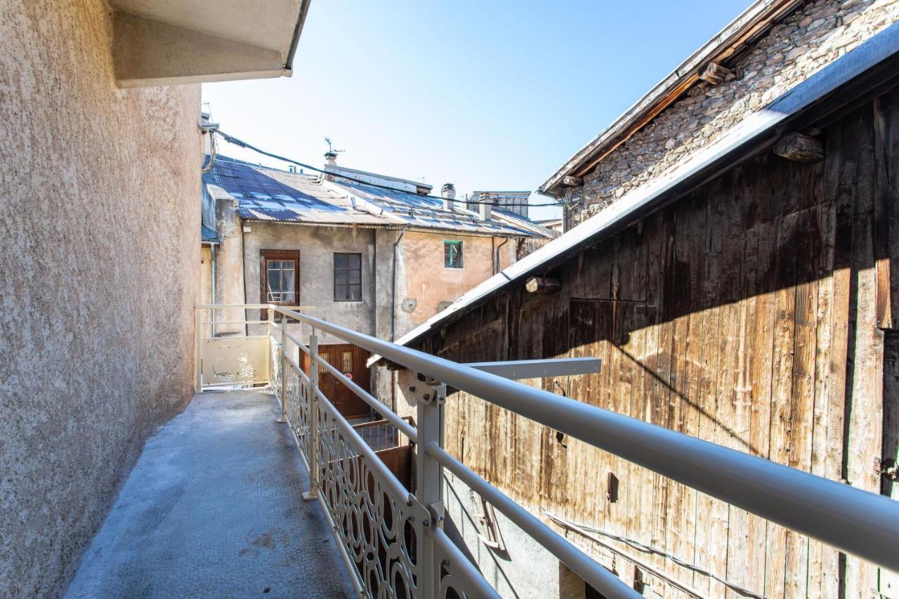L'Ecureuil Dans La Vieille Maison Centre Ville D'엠브룬 외부 사진